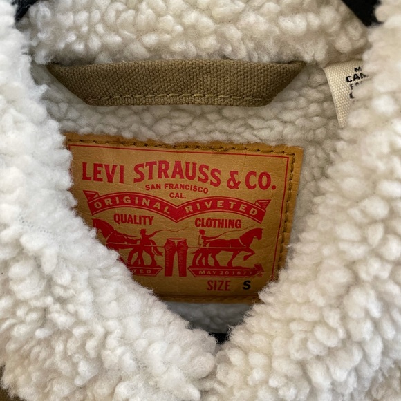 Levi’s Men’s Sherpa Jacket - Picture 3 of 5